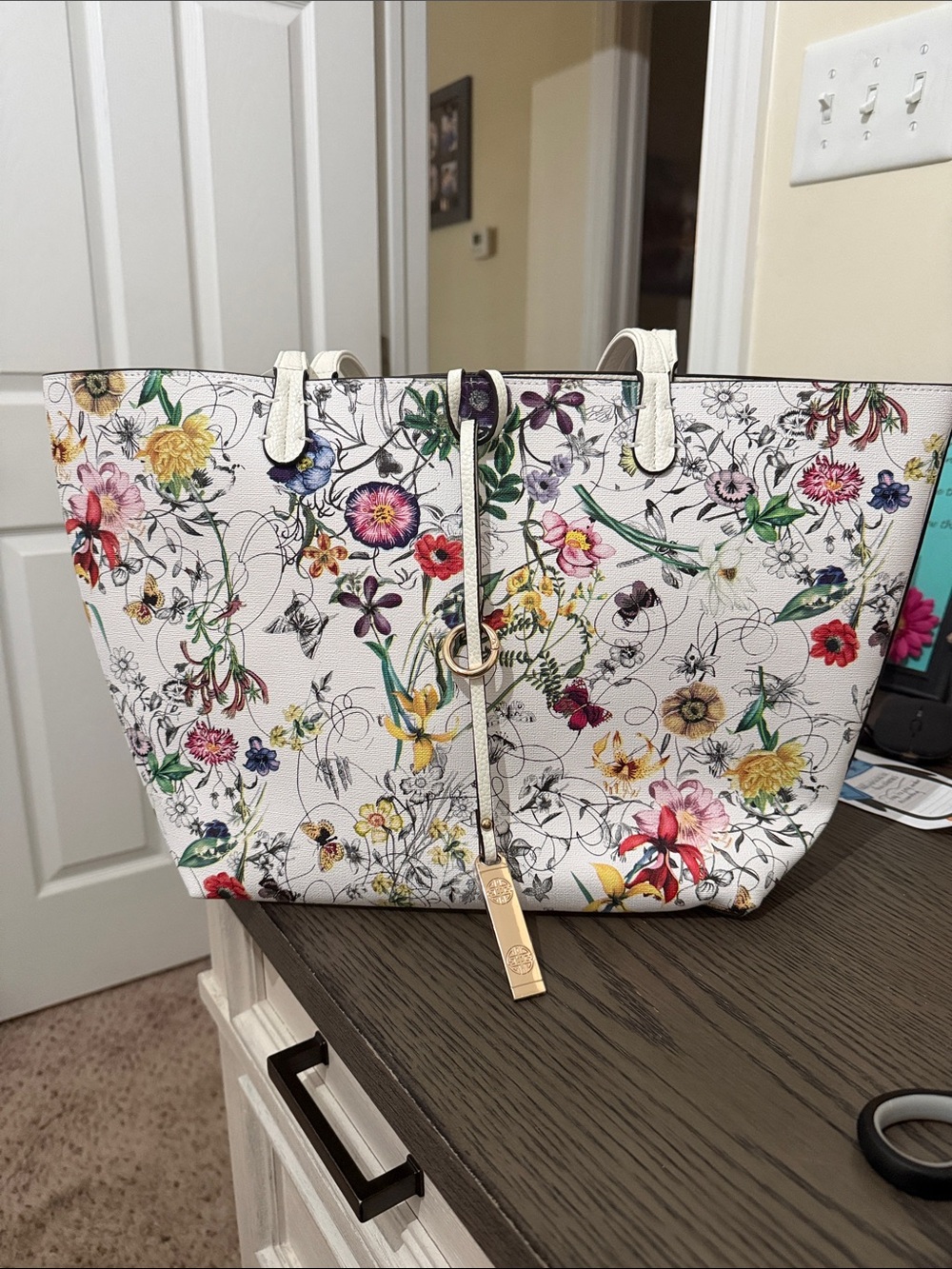Source Unknown White Floral Tote with Multicolor Blooms and Gold Tag